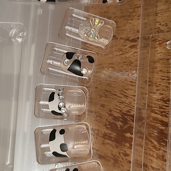 2/$16 3D Bows, Rhinestone, & Cow Press On Nails - Picture 8 of 9